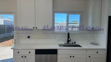 4854 Barstow St in San Diego, CA - Building Photo - Building Photo