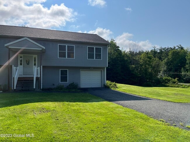 202 N Nassau Rd in Averill Park, NY - Building Photo - Building Photo
