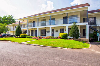 Jefferson Shadows in Baton Rouge, LA - Building Photo - Building Photo