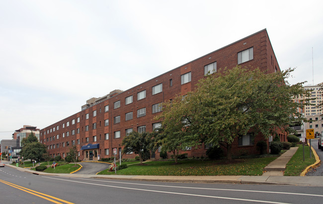 The Glens on Battery Lane - The Glen Aldon in Bethesda, MD - Building Photo - Building Photo