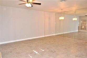 17481 Red Oak Dr in Houston, TX - Building Photo - Building Photo