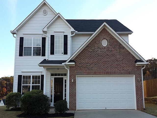 203 Fledgling Way in Easley, SC - Building Photo