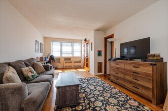 84-20 153rd Ave-Unit -6h in Queens, NY - Building Photo - Building Photo