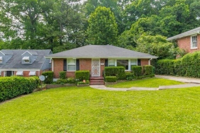 817 Gertrude Pl NW in Atlanta, GA - Building Photo - Building Photo