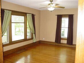 1403 Washington St in Cedar Falls, IA - Building Photo - Building Photo