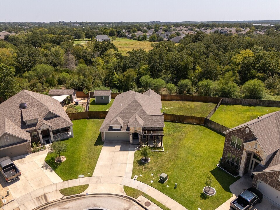 2125 Stubbs Dr in Bryan, TX - Building Photo