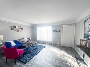 14011 Broadway Ave in Garfield Heights, OH - Building Photo - Building Photo