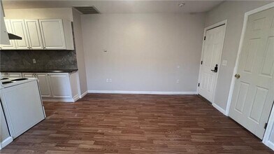 10 St Mary St in West Warwick, RI - Building Photo - Building Photo