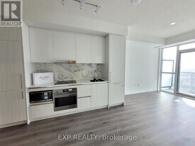 225 Commerce St in Vaughan, ON - Building Photo