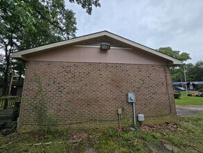 1803 Oak Tree Ct in Fayetteville, NC - Building Photo - Building Photo