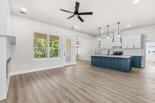 2318 Progress Dr in Brenham, TX - Building Photo
