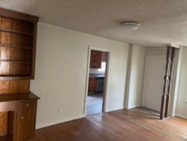 property at 2129 E Illinois Ave