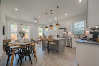 2105 Sam Wilson St in Houston, TX - Building Photo - Building Photo