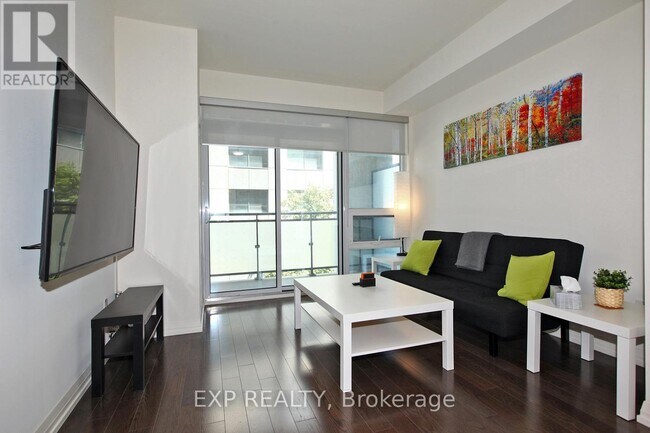 460-460 Adelaide St E in Toronto, ON - Building Photo - Building Photo