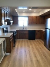 8322 Mango Ave in Fontana, CA - Foto de edificio - Building Photo