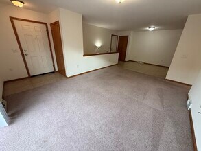 1205 Temple Dr in Mount Horeb, WI - Foto de edificio - Building Photo