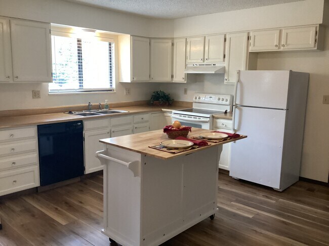 813 Pine Ave, Unit A in Canon City, CO - Building Photo - Building Photo