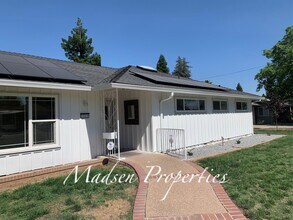 1308 Kentfield Rd in Chico, CA - Building Photo - Building Photo