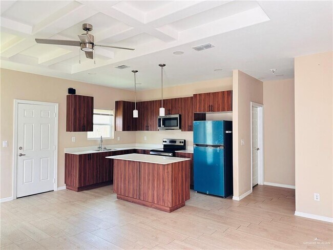 11 West Dr in Edinburg, TX - Building Photo - Building Photo