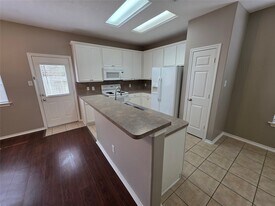 94 N Burberry Park in Spring, TX - Building Photo