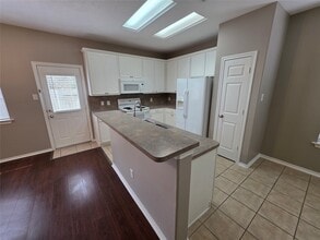 94 N Burberry Park in Spring, TX - Building Photo - Building Photo