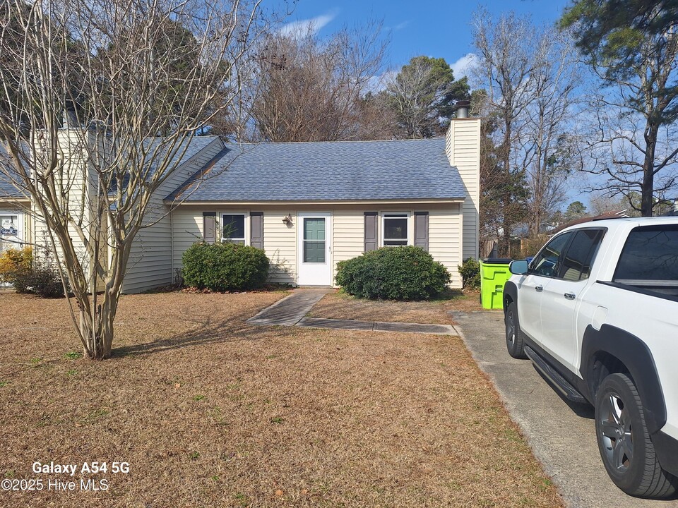 135 Twin Wood Dr in Havelock, NC - Building Photo