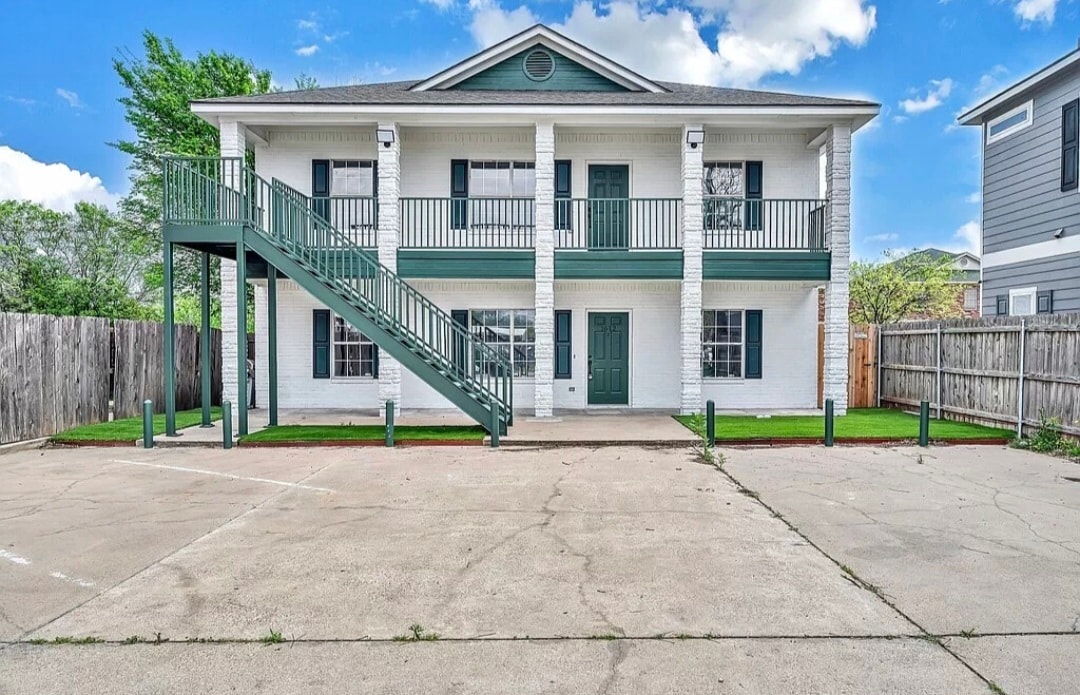 1612 James Ave in Waco, TX - Foto de edificio
