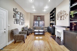 2249 W Taylor St-Unit -1 in Chicago, IL - Building Photo - Building Photo