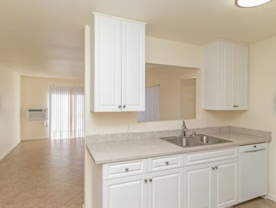 239 Pala Vista Dr in Vista, CA - Building Photo