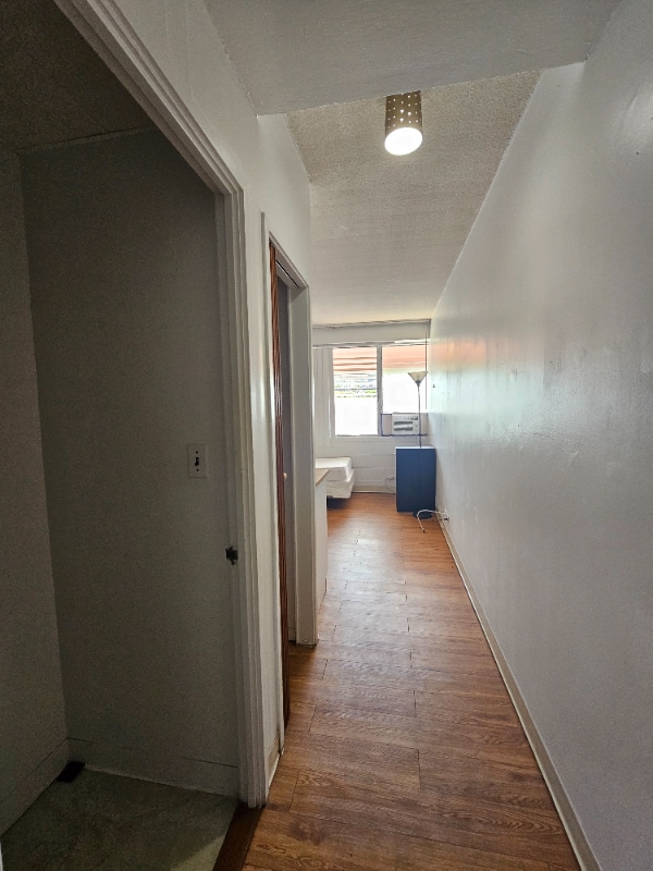 1142 S King St