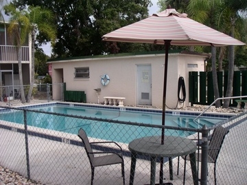 Pebble Court Apartments in Ft. Myers, FL - Building Photo - Building Photo