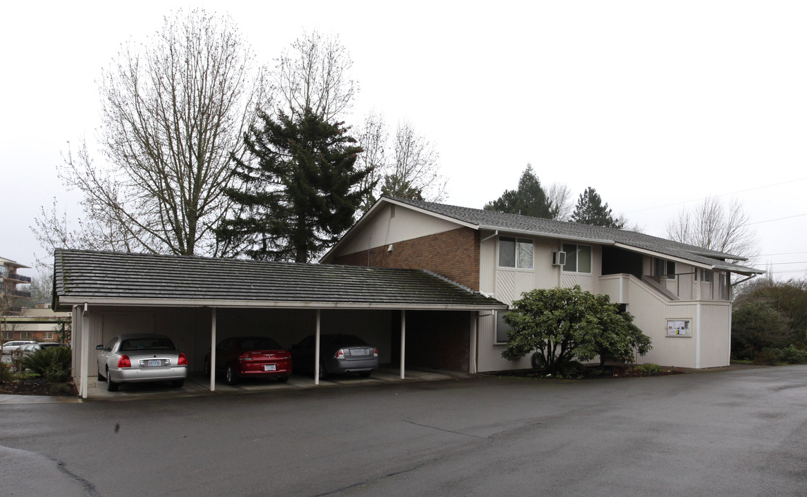 Friendsview Manor in Newberg, OR - Building Photo