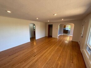 1740 Glen Creek Rd NW in Salem, OR - Building Photo - Building Photo