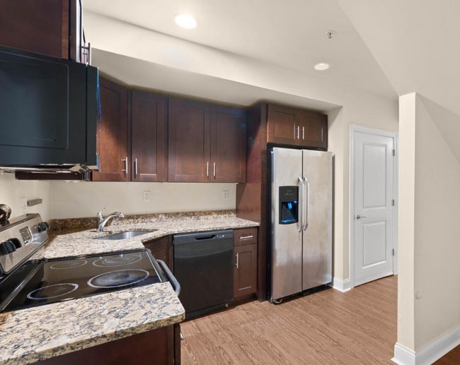 1813 N 18th St in Philadelphia, PA - Foto de edificio - Building Photo