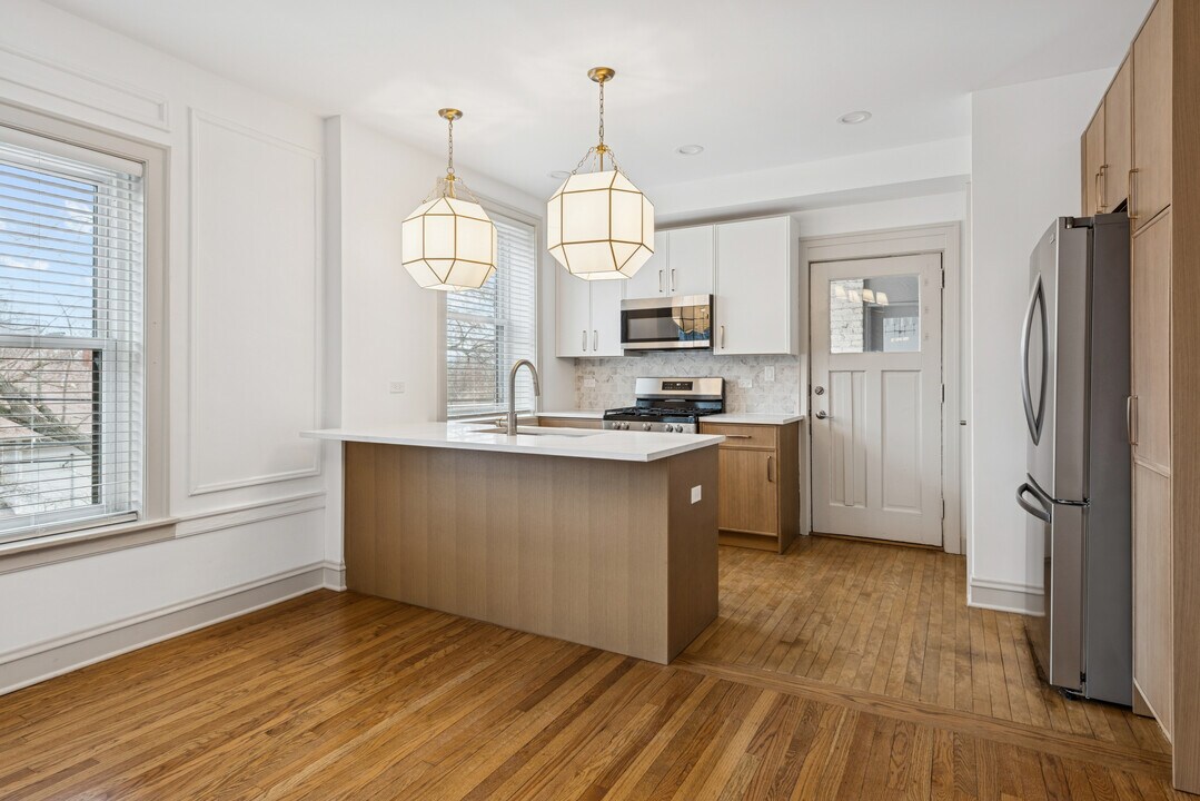 Cheltenham Court Mansions in Evanston, IL - Building Photo