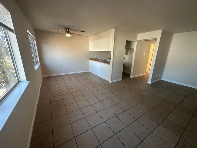 1316 Hobart Dr in Marysville, CA - Foto de edificio - Building Photo