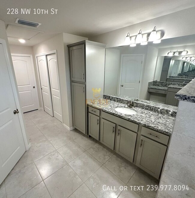 228 NW 10th St in Cape Coral, FL - Building Photo - Building Photo