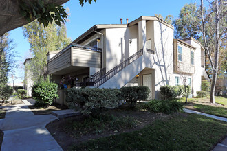 Park Meadows Apartments in Anaheim, CA - Foto de edificio - Building Photo