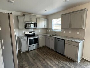 84 Malcolm Ct in Candler, NC - Foto de edificio - Building Photo