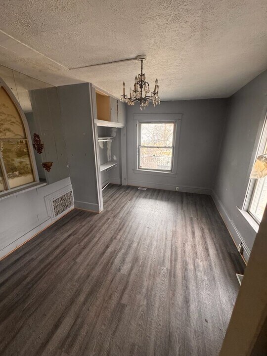 325 Harrison St in Elkhart, IN - Building Photo