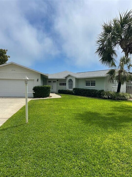 6940 4th St S in St. Petersburg, FL - Building Photo