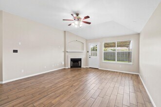 227 Mammoth Springs Ln in Dickinson, TX - Building Photo - Building Photo