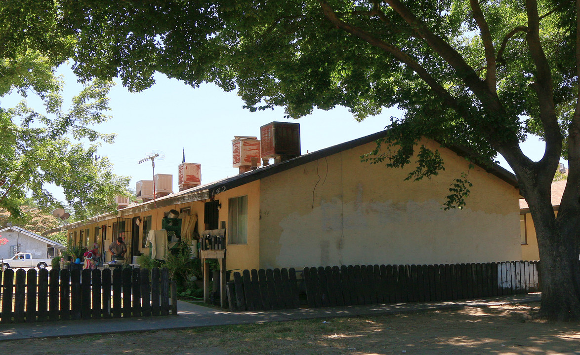 154 W 13th St in Merced, CA - Building Photo