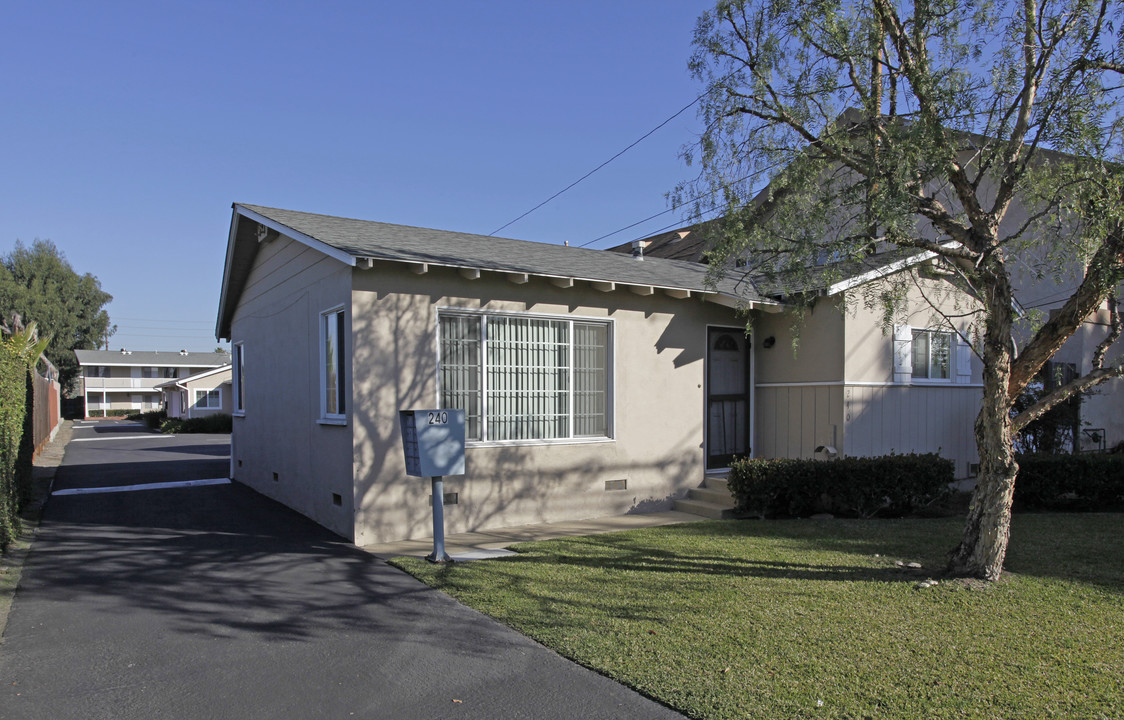 240 Avocado St in Costa Mesa, CA - Foto de edificio