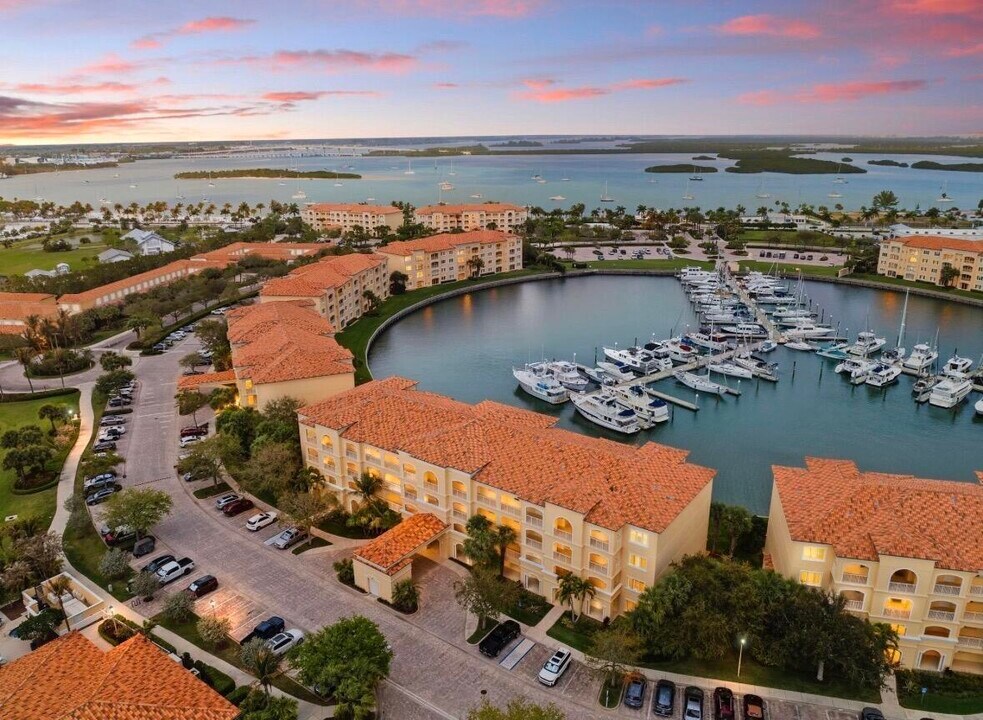 14 Harbour Isle Dr W in Fort Pierce, FL - Building Photo