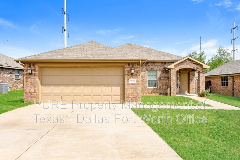 7318 Mistletoe Trail in Granbury, TX - Building Photo