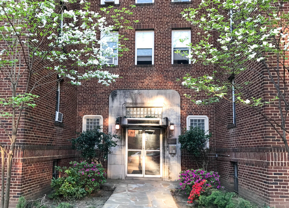 L'Enfant Apartments in Washington, DC - Building Photo