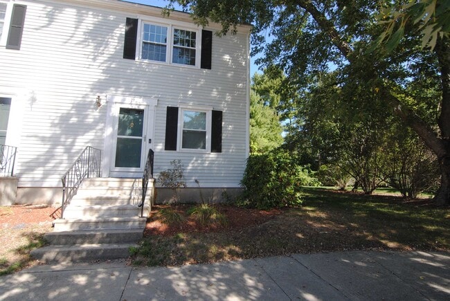 77 Cadogan Way in Nashua, NH - Building Photo - Building Photo