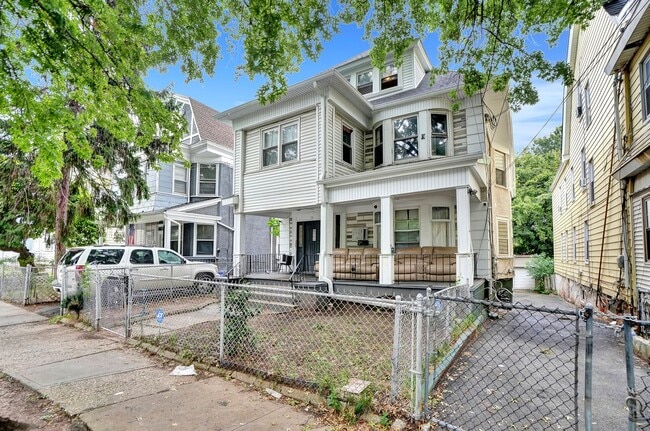 32-34-34 Farley Ave in Newark, NJ - Building Photo - Building Photo
