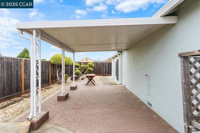 987 Vía Bregani in San Lorenzo, CA - Building Photo